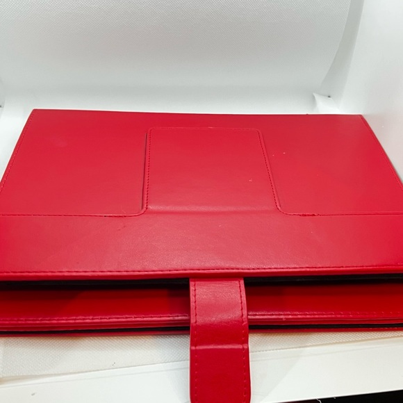 Onn Android Tablet 10.1” with padfolio Bluetooth keyboard - Picture 2 of 9